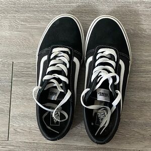 Vans Men's Black and White Sneakers